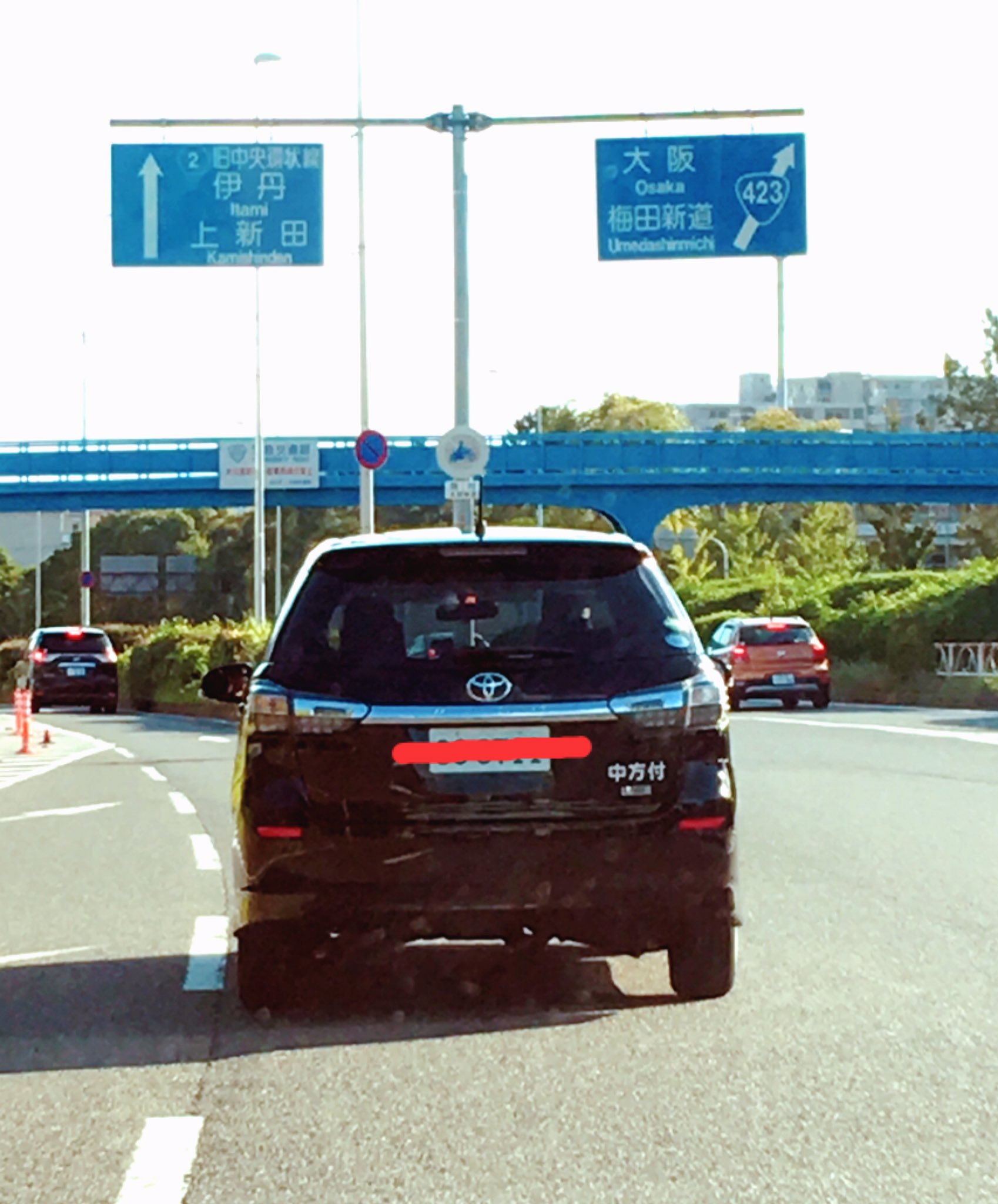 しおん ちゃんしお Sur Twitter 初めて陸上自衛隊の車見た 数字だけで上に 大阪 とかの表記が無かったから 親父に聞いたら自衛隊やって カッコいいぜ 自衛隊 車ナンバー 発見 T Co Iy1bhc1p3b Twitter