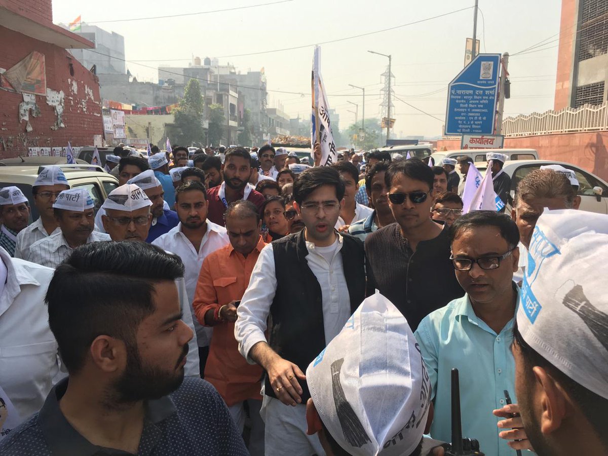 ChoradiyaMehul's tweet photo. जाती और धर्म के आधार पर लोगो को बांटने की राजनीति करती है भाजपा।

अब प्रान्त के आधार पर बाट रहीं भाजपा, जहर घोलने की इस राजनीति का तोड़ एकता और सद्भाव ही हो सकता है, @AamAadmiParty
एकता और अखंडता की राजनीति पर अग्रसर है।
#उत्तरभारतीय_स्वाभिमानयात्रा https://t.co/lGTXSt0B6T