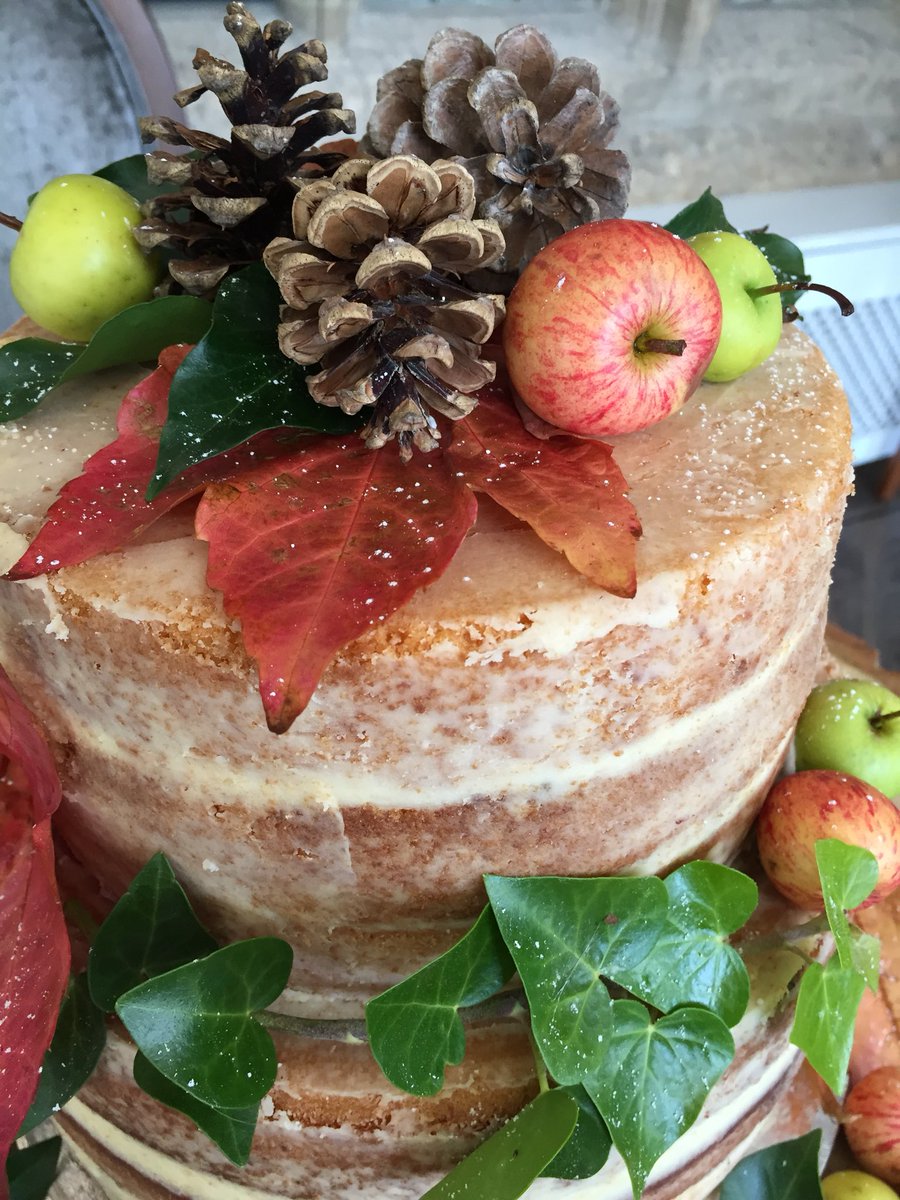 LJSweetTreats's tweet photo. Exhibiting today @greenwayhotel wedding fayre pop along and have a chat about all things cake 😋 #weddingcake #weddingfayre #wedding https://t.co/pn2hiNwGpj