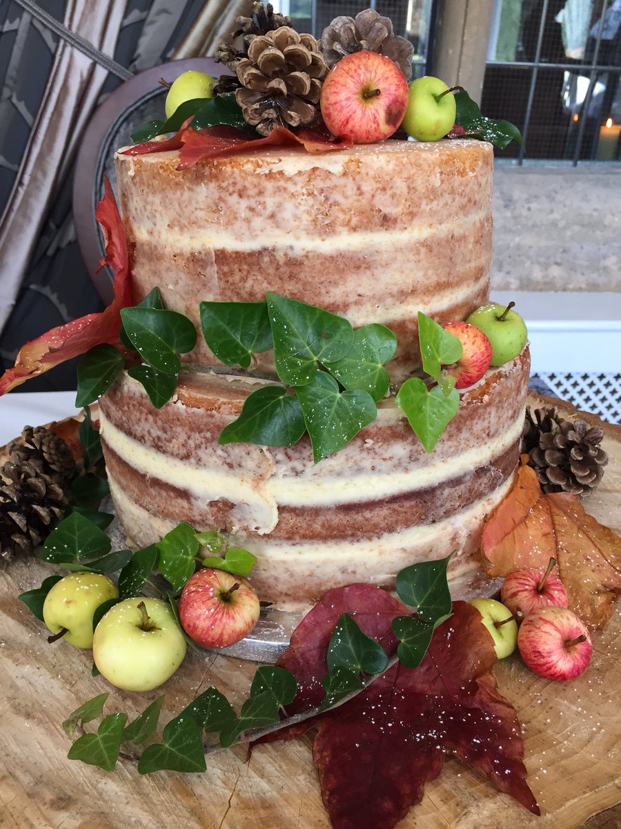 LJSweetTreats's tweet photo. Exhibiting today @greenwayhotel wedding fayre pop along and have a chat about all things cake 😋 #weddingcake #weddingfayre #wedding https://t.co/pn2hiNwGpj