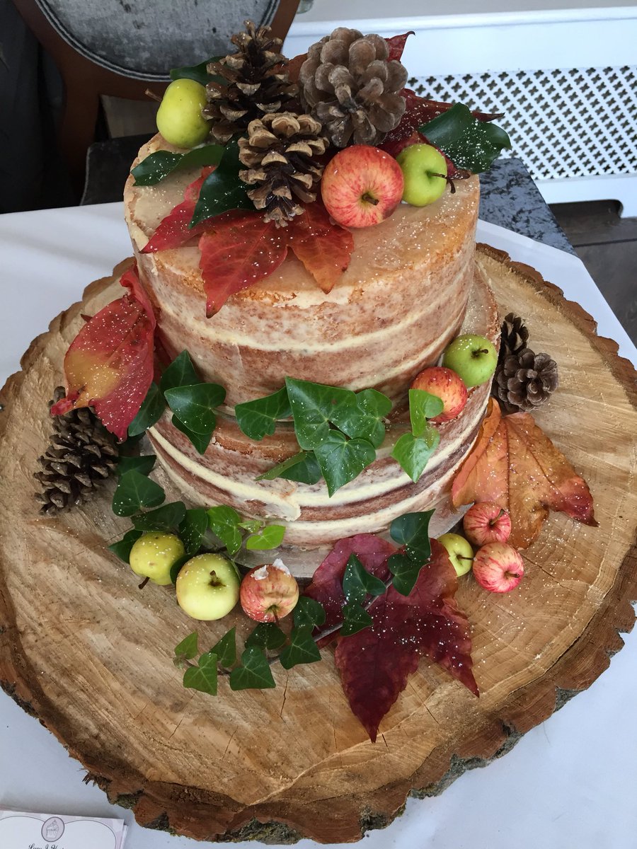 LJSweetTreats's tweet photo. Exhibiting today @greenwayhotel wedding fayre pop along and have a chat about all things cake 😋 #weddingcake #weddingfayre #wedding https://t.co/pn2hiNwGpj