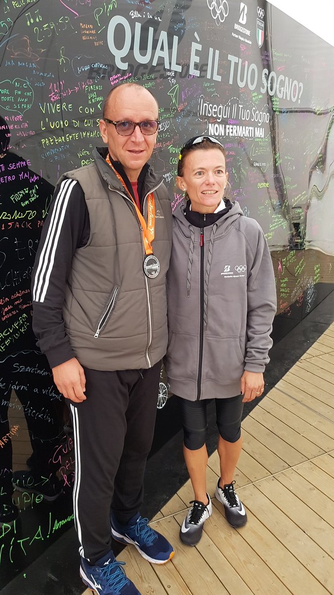 peppedimiccoli's tweet photo. A #Bari una meravigliosa mezza maratona con tanto di premiazione con le stellette e la vincitrice Valeria #Straneo @Esercito @LaGazzettaWeb https://t.co/IgdrIeUA5x