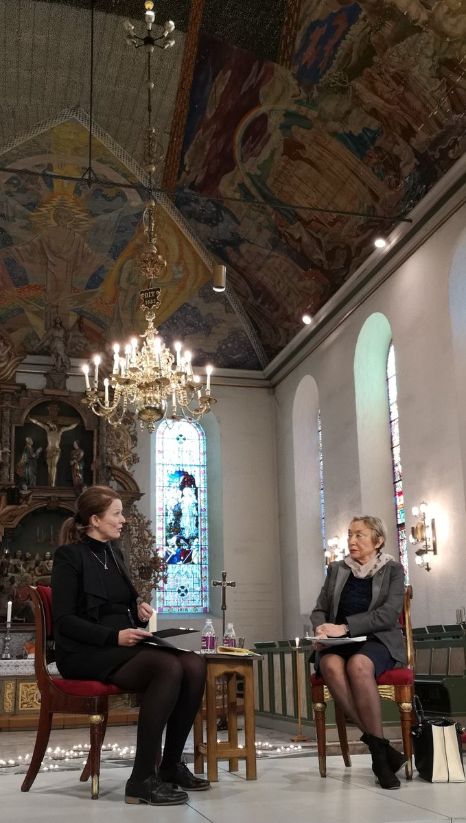 ifnorvege's tweet photo. Dans l'écrin de la cathédrale d'#Oslo, @JKristeva discute avec la Révérende E. Thorsen sur le besoin de croire qu'elle définit comme inhérent à la nature humaine en lien avec le désir de savoir. En clôture de  3 jours intenses à Oslo . @OsloDomkirke @AmbaFr_Norge @UniOslo_MED https://t.co/YinxBLZDOW