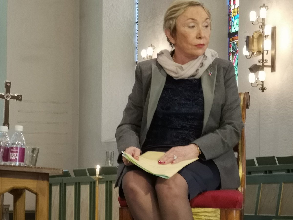 ifnorvege's tweet photo. Dans l'écrin de la cathédrale d'#Oslo, @JKristeva discute avec la Révérende E. Thorsen sur le besoin de croire qu'elle définit comme inhérent à la nature humaine en lien avec le désir de savoir. En clôture de  3 jours intenses à Oslo . @OsloDomkirke @AmbaFr_Norge @UniOslo_MED https://t.co/YinxBLZDOW