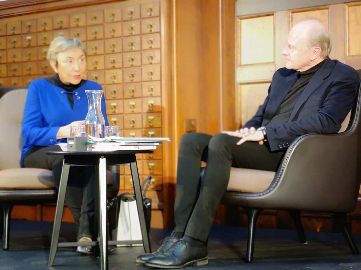 ifnorvege's tweet photo. Dans l'écrin de la cathédrale d'#Oslo, @JKristeva discute avec la Révérende E. Thorsen sur le besoin de croire qu'elle définit comme inhérent à la nature humaine en lien avec le désir de savoir. En clôture de  3 jours intenses à Oslo . @OsloDomkirke @AmbaFr_Norge @UniOslo_MED https://t.co/YinxBLZDOW