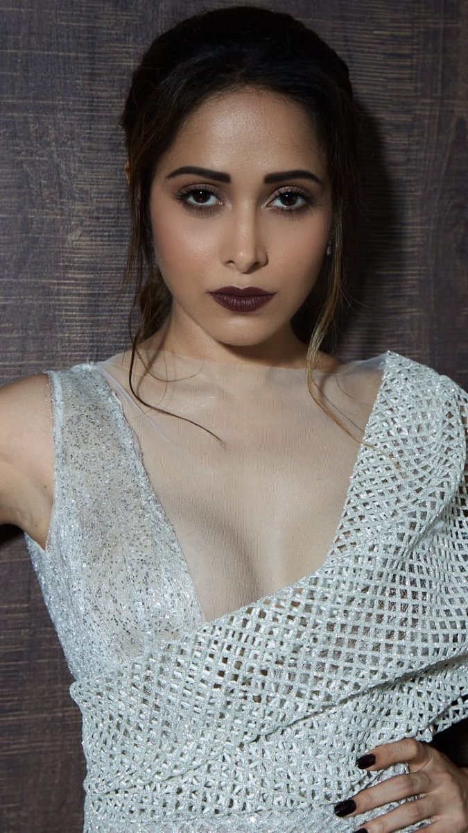 FilmyGlamour's tweet photo. #Glimpse2

Shining Bright! #NushratBharucha looks lovely at the Vogue Women Of The Year Awards! | @NushratBharucha https://t.co/6z4nfEnGAS