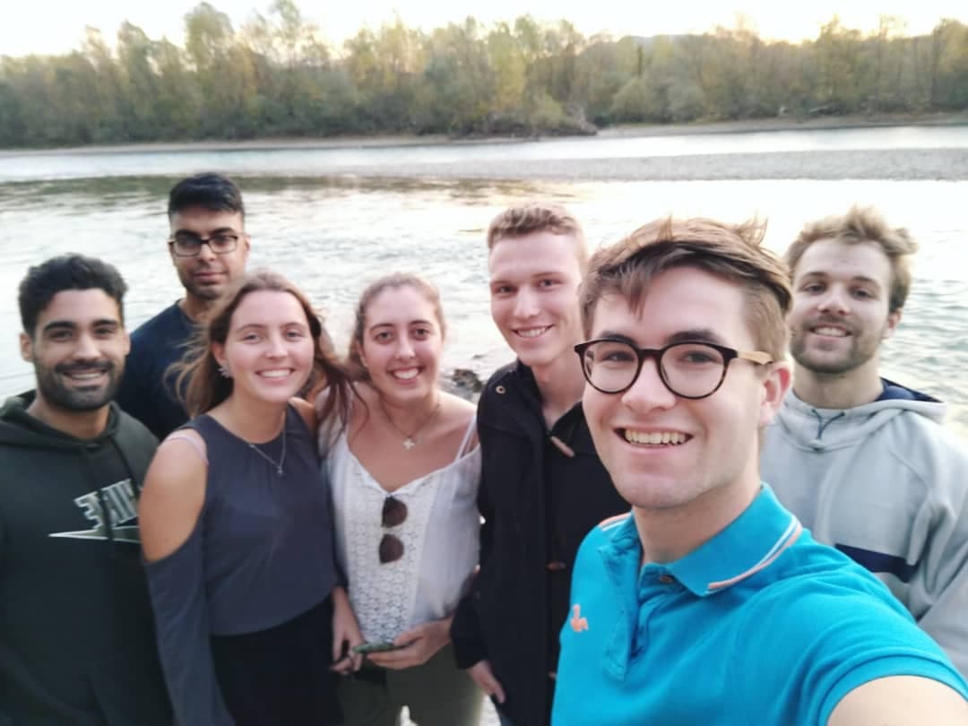 VFSO_official's tweet photo. DAG 1 : Pre-congres tour ✅

Gisteren vertrok Thomas op Pre-congres tour naar Servië. 
Ze bezochten het klooster genaamd Tronosa.⛪ En trokken daarna naar het dorp Suncana Reka om naast 'de Drina' te genieten van een mooie zonsondergang. 🌅
#EPSA #PRECONGRESSTOUR #SERBIA #VFSO https://t.co/5PzE9iPGE1