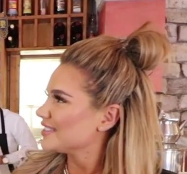 philsworld's tweet photo. wenn du über jeden witz deiner mutter lachst um geld zu bekommen und sie dir nur 2€ gibt #mood @ShirinDavid https://t.co/0uogVcljYI