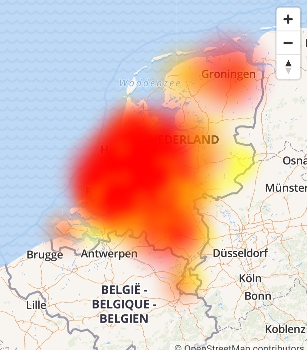 Joo @TMobile_NL, jullie dienst "T-mobile Thuis Vast Internet" is al sinds 8:00 vanmorgen offline hier in Eindhoven. Enig idee wanneer we weer internet hebben? De ontwenningsverschijnselen beginnen. #tmobile #thuis #storing #internet