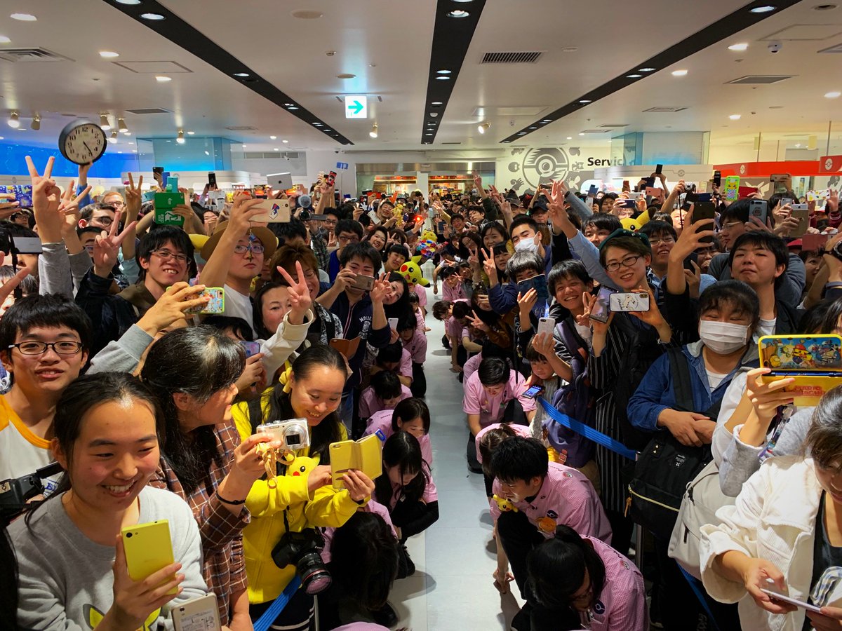 Junichi_Masuda's tweet photo. ポケモンセンターヨコハマ、クロージングセレモニー終わりました！来てくれたみなさん、手紙や色紙を書いてくれたみなさん、本��にありがとうこざいました！ https://t.co/gymMp1W6sP