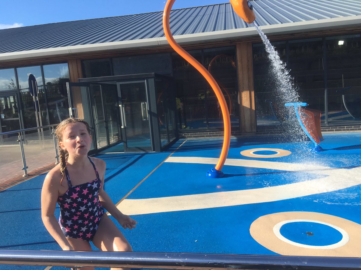 cjknight65's tweet photo. Just enough sun to run around outside in the splash area https://t.co/mWVtJos8aJ