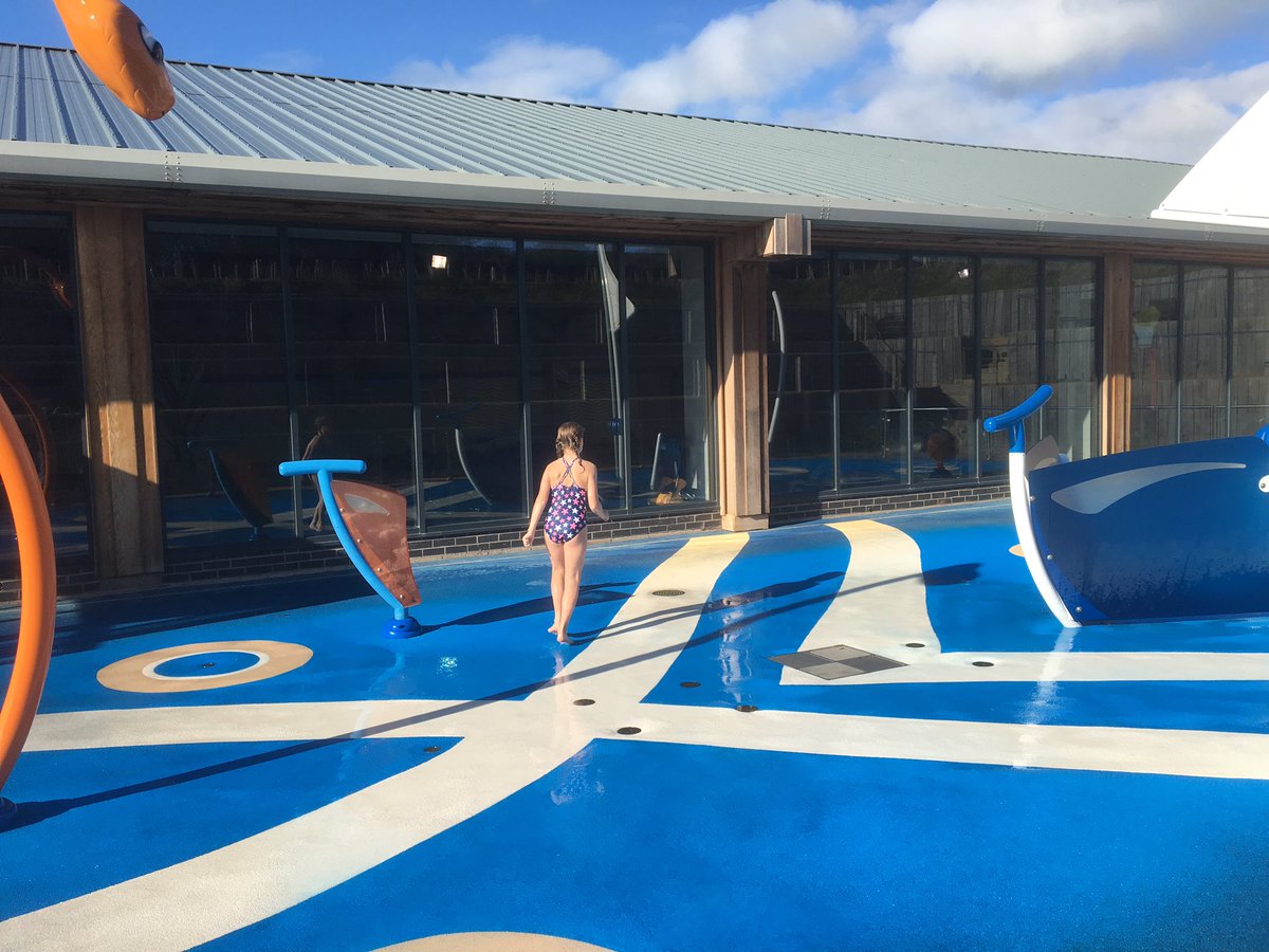 cjknight65's tweet photo. Just enough sun to run around outside in the splash area https://t.co/mWVtJos8aJ