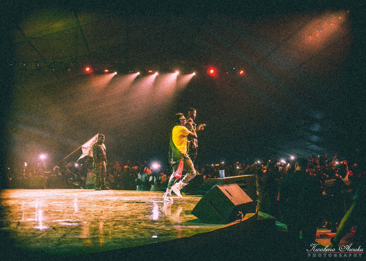 Olamide's tweet photo. King Shatta 👑 RT @shattawalegh: BADDO @olamide_YBNL 🇬🇭🇳🇬 https://t.co/1VT85h4TsB