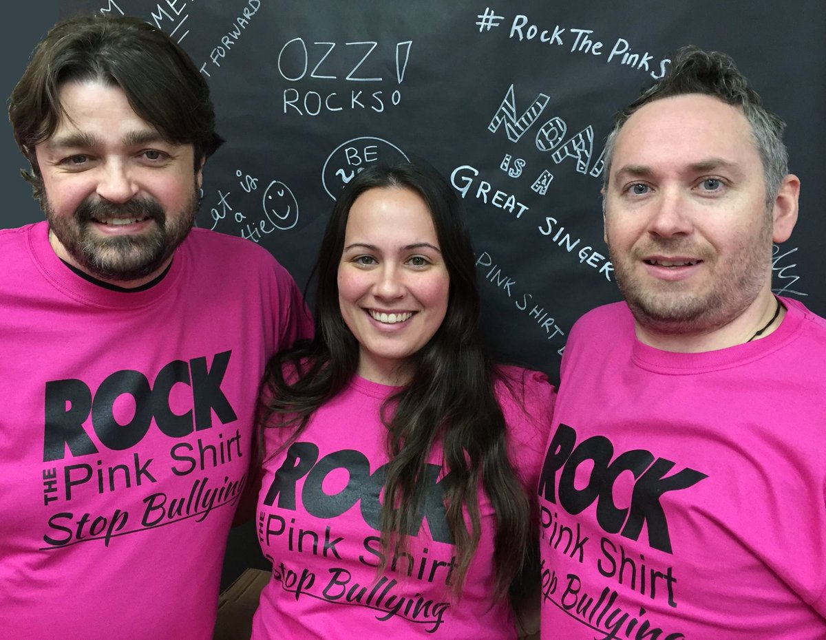 TSHIRT_DUDES's tweet photo. Did you know that 95% of Americans wear t-shirts? Why not have them wear a t-shirt with your company name on it? You now have a walking billboard! https://t.co/ZSNRUu7OoR #business #Marketing https://t.co/IApcfSUq6A