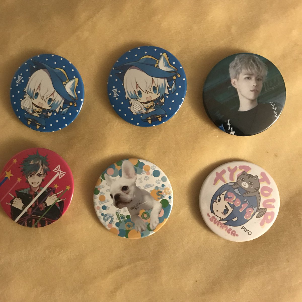 rin__0722_'s tweet photo. 缶バッチ 400円
タトゥー 600円
キーホルダー 600円
カラビナ 1000円

2枚目のカバーしている缶バッチのみへこみが少しあります。

#歌い手グッズ #あらき #XYZ 

詳細はコメント https://t.co/yfTqZy42GR