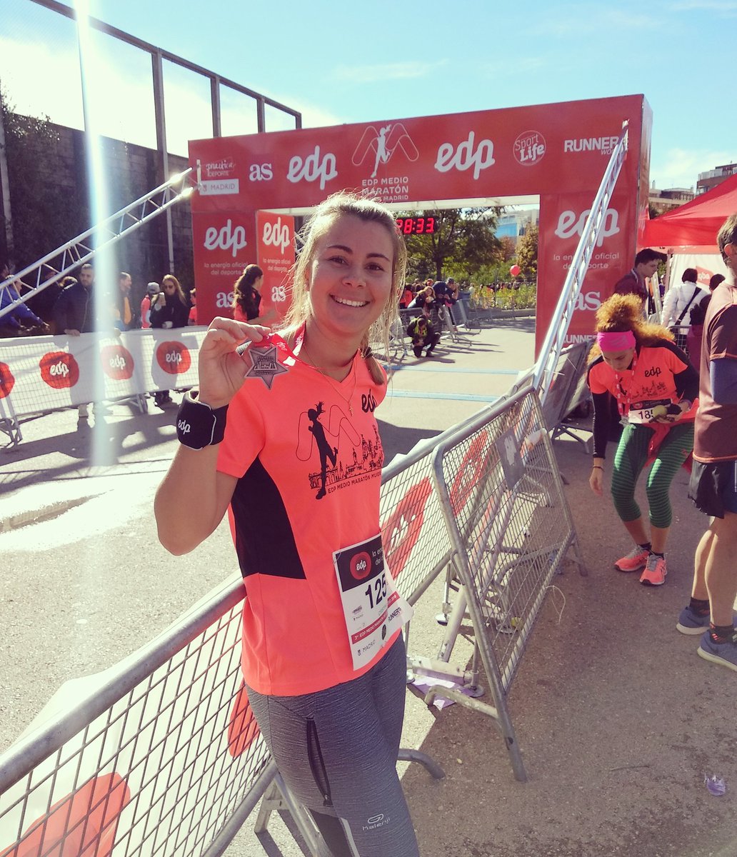 crisroba2's tweet photo. Y ya van 3! ⭐ @MedMaratonMujer
#edpmediomaratónmujer #mediomaratónmujer #mediomaratónmujermadrid #madrid #objetivoroba2 #runner #running #runnergirl #runnerrabbit 🐇 #21kms #edpmediomaratondelamujer #asicsfrontrunner #asicsfrontrunnerspain https://t.co/EfyGrqHY1K