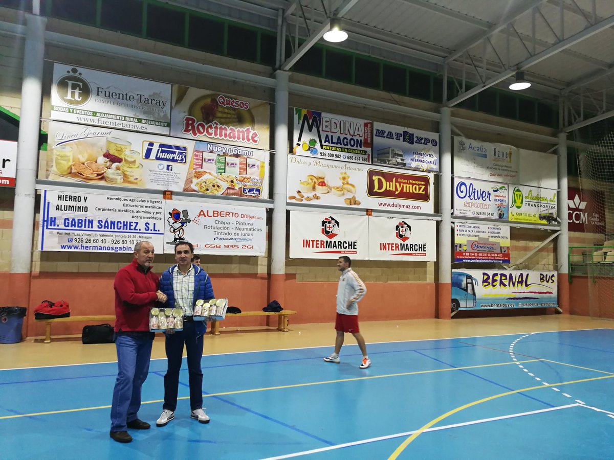 Catedra70's tweet photo. Buen resultado el de ayer en el Cecilio Alonso, a pesar de las numerosas bajas, con el marcador final de 24-18 q hace que nos coloquemos en el tercer puesto de la clasificación y sigamos invictos en casa.
Como siempre agradecer a CONSERVAS HUERTAS el lote de productos q ofreció. https://t.co/STgbCy4OsG