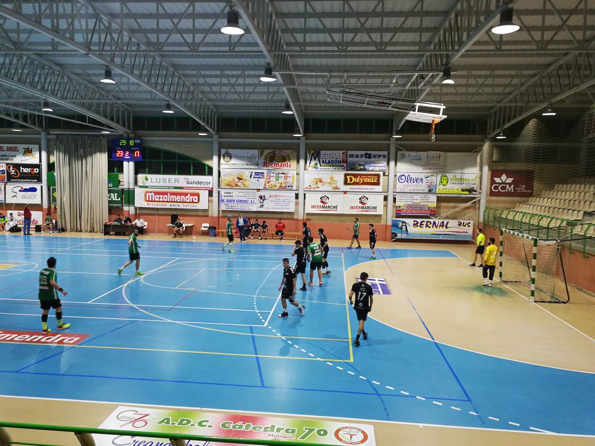 Catedra70's tweet photo. Buen resultado el de ayer en el Cecilio Alonso, a pesar de las numerosas bajas, con el marcador final de 24-18 q hace que nos coloquemos en el tercer puesto de la clasificación y sigamos invictos en casa.
Como siempre agradecer a CONSERVAS HUERTAS el lote de productos q ofreció. https://t.co/STgbCy4OsG