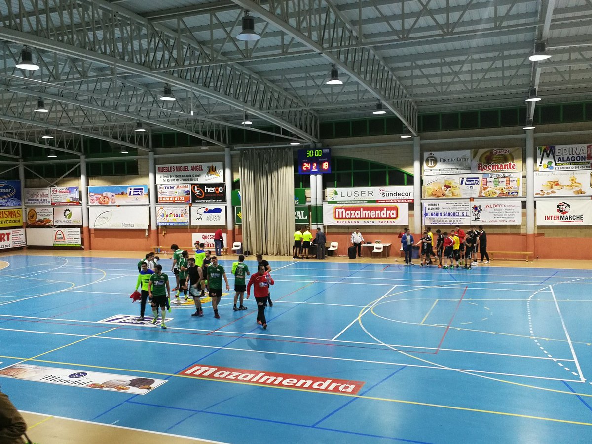 Catedra70's tweet photo. Buen resultado el de ayer en el Cecilio Alonso, a pesar de las numerosas bajas, con el marcador final de 24-18 q hace que nos coloquemos en el tercer puesto de la clasificación y sigamos invictos en casa.
Como siempre agradecer a CONSERVAS HUERTAS el lote de productos q ofreció. https://t.co/STgbCy4OsG
