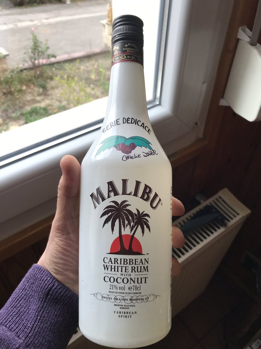 Grunjoo's tweet photo. Passer chez papa et redécouvrir un collector @OphelieWinter 🤪🌴 https://t.co/DzSNUu1G6k