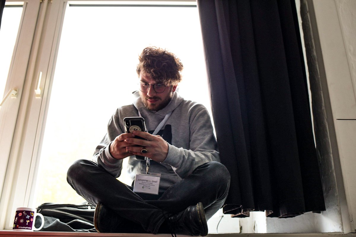 capheladen's tweet photo. Wir haben 100 Menschen gefragt "Können sie uns eine typische Szene vom #ccb18 zeigen?" #digitaltotal https://t.co/FMLqKTSGNt