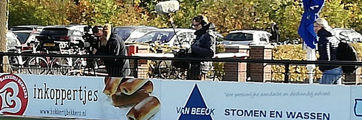 rksv_rhode's tweet photo. TV filmploeg van KRO/NCRV op bezoek bij Rhode.

Niet voor de velden, maar voor Lotte, VR1. En voor haar broer Pim en vriend Joost.

Beelden zijn te zien in: De Monitor, draagmoederschap, op din 13-11-2018, 21:30 NPO 2
 
Foto
1 Pim, Joost, Miranda
2 Lotte, Hans
4 Leon Ivo Miranda https://t.co/6wc4cPLYUk