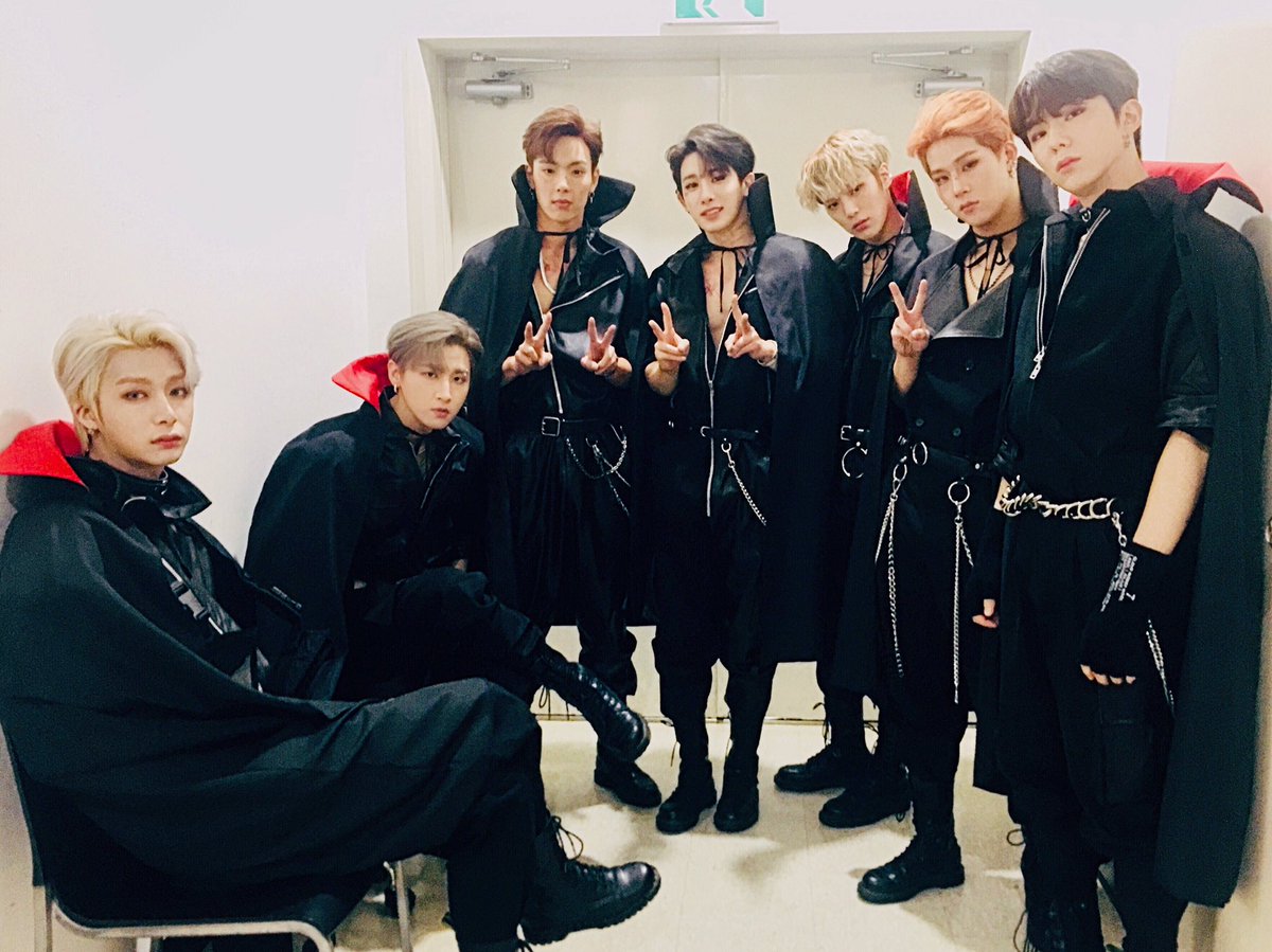 몬스타엑스_MONSTA X on Twitter: "[#MONSTA_X] 181028 #몬스타엑스 🔫 #ARE_YOU_THERE ?  팬사인회 ✓ #HAPPY_HALLOWEEN 🎃👻 #MONSTAX #ShootOut #MONSTAX_ShootOut… "