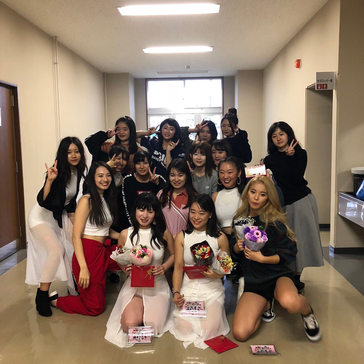 kokusaidance's tweet photo. 今日で4年生3人が引退となりました。私(中の人)もその1人です。
国際ダンスサークルは今年で8年目となりました。たくさんの方にSNSを通してサークルを知ってもらえ、SNS係を担うことが出来てとても幸せでした。本当にありがとうございました。これからも国際ダンスサークルをよろしくお願いします♥️ https://t.co/sRJkecHSqV