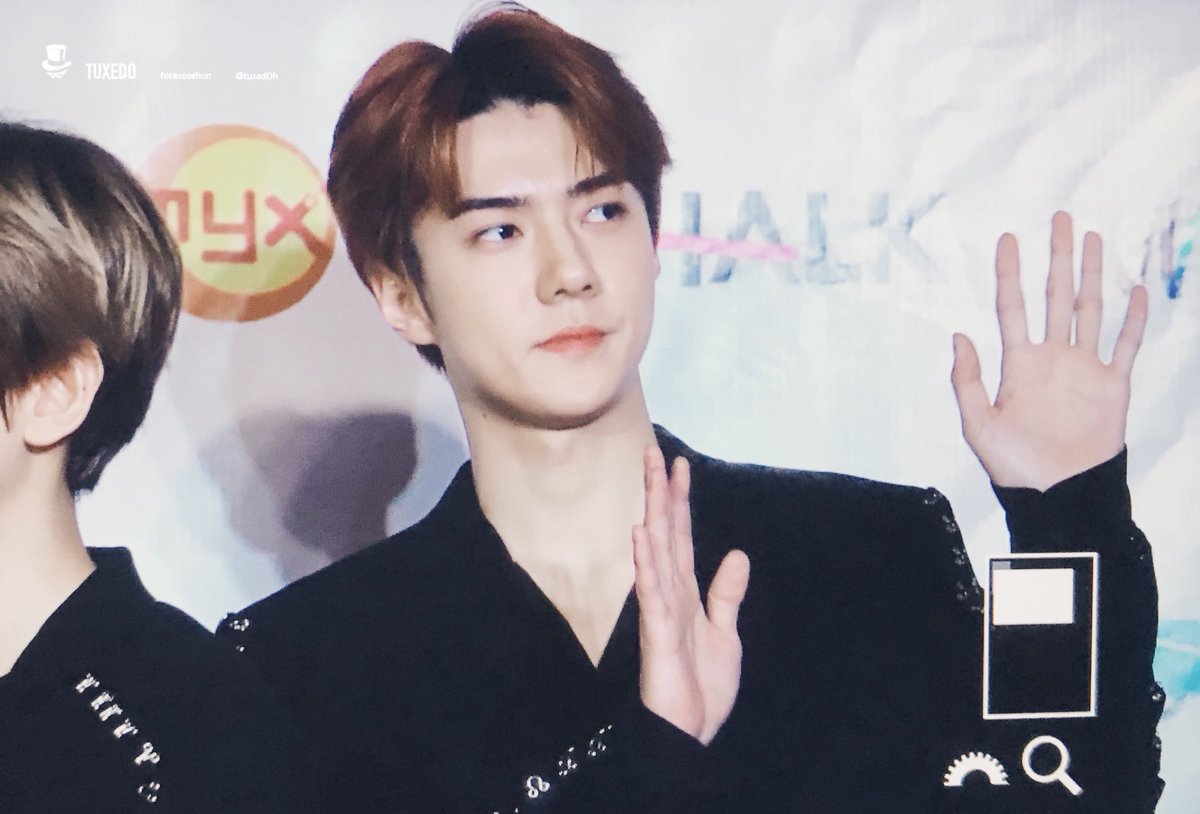 tuxedOh412's tweet photo. 181028 Show Champion in Manila Red Carpet
#SEHUN #세훈 https://t.co/iHkWD2jOBk