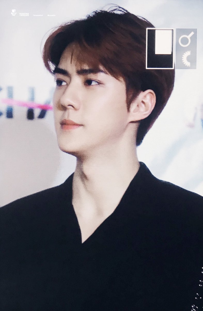 tuxedOh412's tweet photo. 181028 Show Champion in Manila Red Carpet
#SEHUN #세훈 https://t.co/iHkWD2jOBk