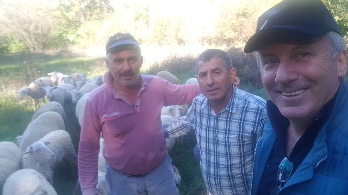 vekilince's tweet photo. 45 yıl önce baba ocağında çobanlık yaparken dostlarımla ekmeğimizi, suyumuzu, hayallerimizi paylaşırdık. Yıllar sonra tekrar karşılaştık aynı samimiyet aynı dostluk... https://t.co/329AB5kGmm