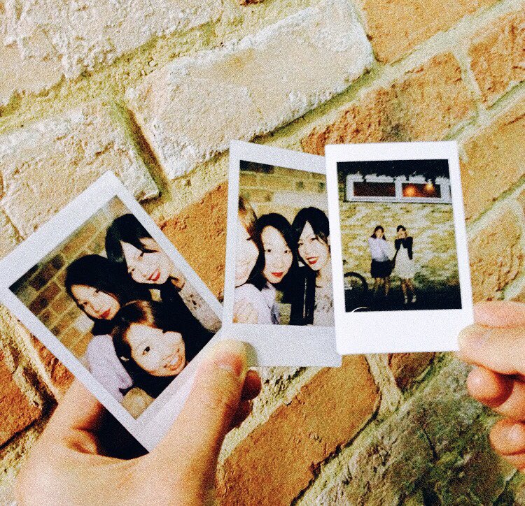 snow013's tweet photo. 今更だけど。 みんなに出会って人生変わったRed era❤️意外とチェキ撮ってた♡  #6YearsOfRed https://t.co/nLHuuPjJGG