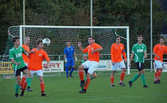 vvwilsum1937's tweet photo. Remise in IJsselderby tussen 's-Heerenbroek en Wilsum: De IJsselderby is zaterdag in een gelijkspel geëindigd. In een wedstrijd, die met name gekenmerkt werd door veel strijd, kregen beide ploegen nauwelijks kansen. Dat na 95 minuten spelen de brilstand… https://t.co/4fg785SX9c https://t.co/Y8Xu939boD