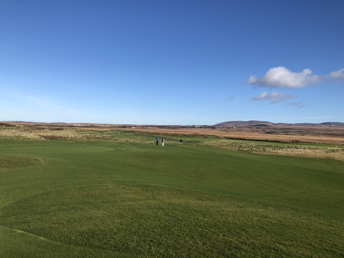 DJRussellgolf's tweet photo. The Wee Course hosting its first major, Distilleries Weekend @TheMachrieLinks https://t.co/IzfGlhw6nc