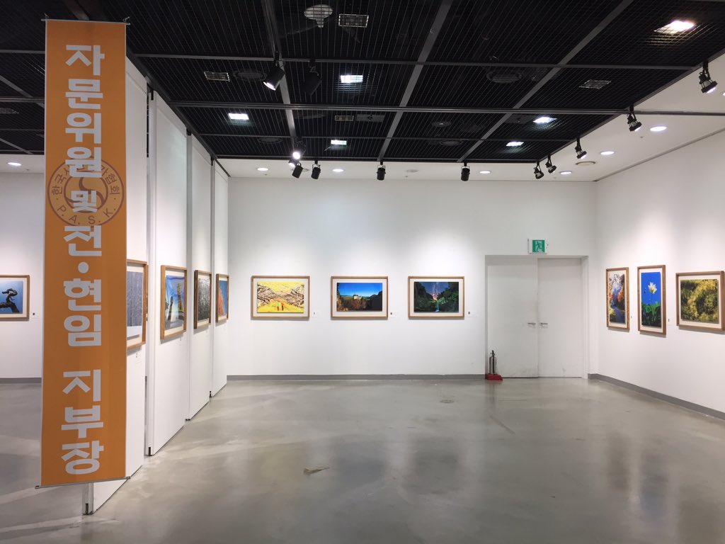 한국사진작가협회 성남지부 창립 30주년을 맞이하여 “사진협회전” “제33회 성남사진대전” “변화하는 성남사진전(View Seongnam)” 을 개최하였습니다. 10.28.(일)부터 11.2.(금)까지 성남아트센터 갤러리808에서 열립니다. 가을에 멋진 사진전 감상해 보세요~^^ #성남시 #문화예술로의초대