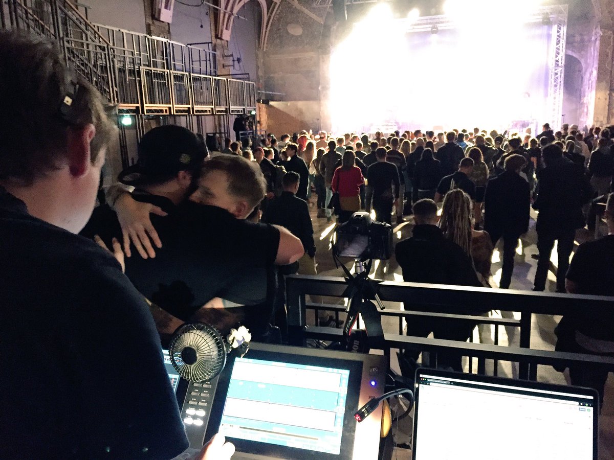 lauraharling's tweet image. Enjoying the Deep Impact lighting state with @TomKitney @TheRealTBC @beardyman @battersea_arts #Beatboxchampionships