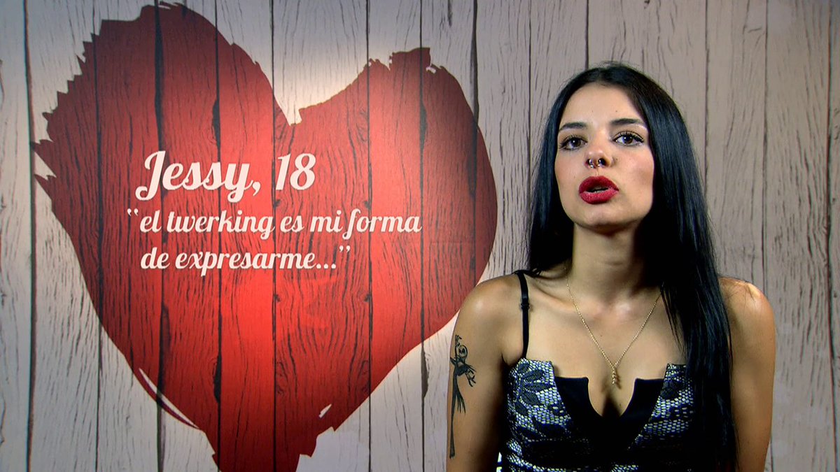 MedInfinityES's tweet photo. Anoche la reina del Twerk acudió al restaurante de @firstdates_tv para probar suerte en el amor 💞. ¿Le salió bien? #FirstDates752, ya disponible: https://t.co/FBSxV7aHpv https://t.co/i7JPBSJeGT