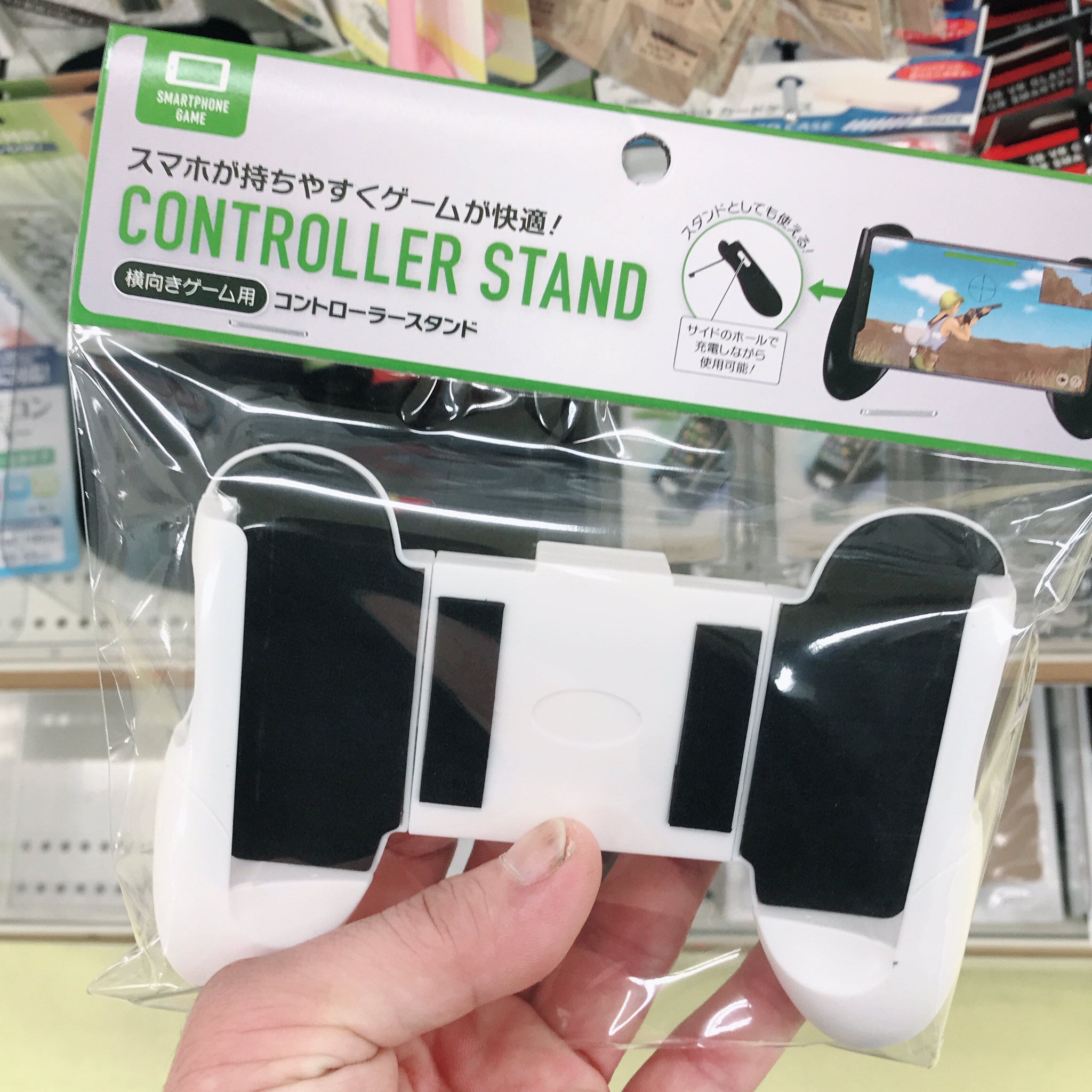 シンgo Diet Sur Twitter ツイッターで見かけたので 買ってきました 100円ショップのキャンドゥで売ってるスマホにつけてゲーム コントローラーみたいにするやつ デレステみたいな音ゲーや マイクラやるのにいい感じです キャンドゥ スマホゲーム T Co