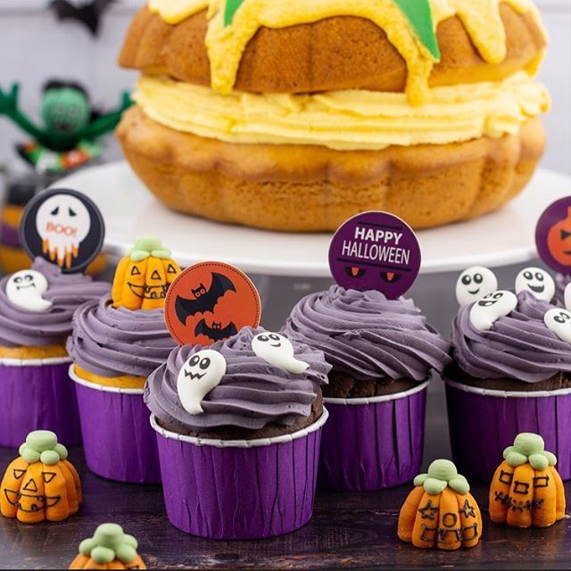 Meine_Backwelt's tweet photo. Boooo! Unsere neuen Einstecker machen sich super gut in Kombination mit #cupcakes #torten #desserts und Co. Wir finden sie jedenfalls schaurig schön😍
•
•
•
#derideenshop #meinebackwelt #ichliebebacken #bake #halloween #happyhalloween #lieblingsproduk… https://t.co/FcRsECh71F https://t.co/yitflTFQVF