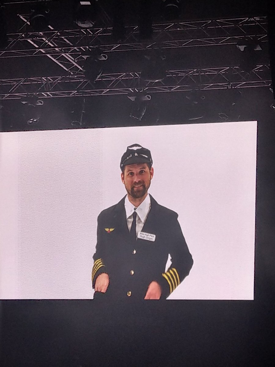 LtJam's tweet photo. Technical difficulties at @MCMComicCon yesterday perfect pause on @BrianWFoster so win-win.
It was awesome guys, thank you for coming can't wait for the live show 😱😭🤗 https://t.co/B5A1zPDSQv