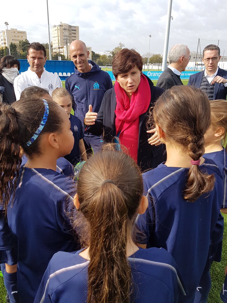 RoxaMaracineanu's tweet photo. Découverte de l’#OM campus avec Franck #McCourt et Jacques-Henri Eyraud. Un centre d’entraînement au cœur de la cité pour les filles et garçons de 20 clubs de #football de Marseille qui y forment aussi leurs éducateurs. Une initiative vertueuse qui unit le club et la ville. https://t.co/JP2kW7ZQXL