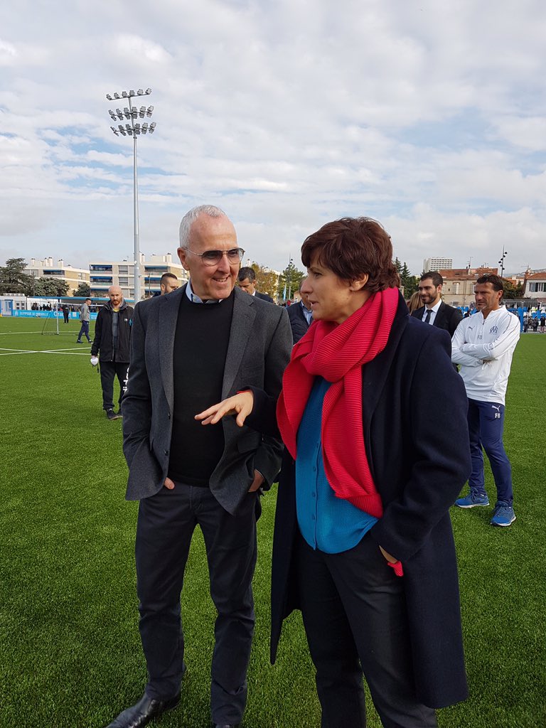 RoxaMaracineanu's tweet photo. Découverte de l’#OM campus avec Franck #McCourt et Jacques-Henri Eyraud. Un centre d’entraînement au cœur de la cité pour les filles et garçons de 20 clubs de #football de Marseille qui y forment aussi leurs éducateurs. Une initiative vertueuse qui unit le club et la ville. https://t.co/JP2kW7ZQXL