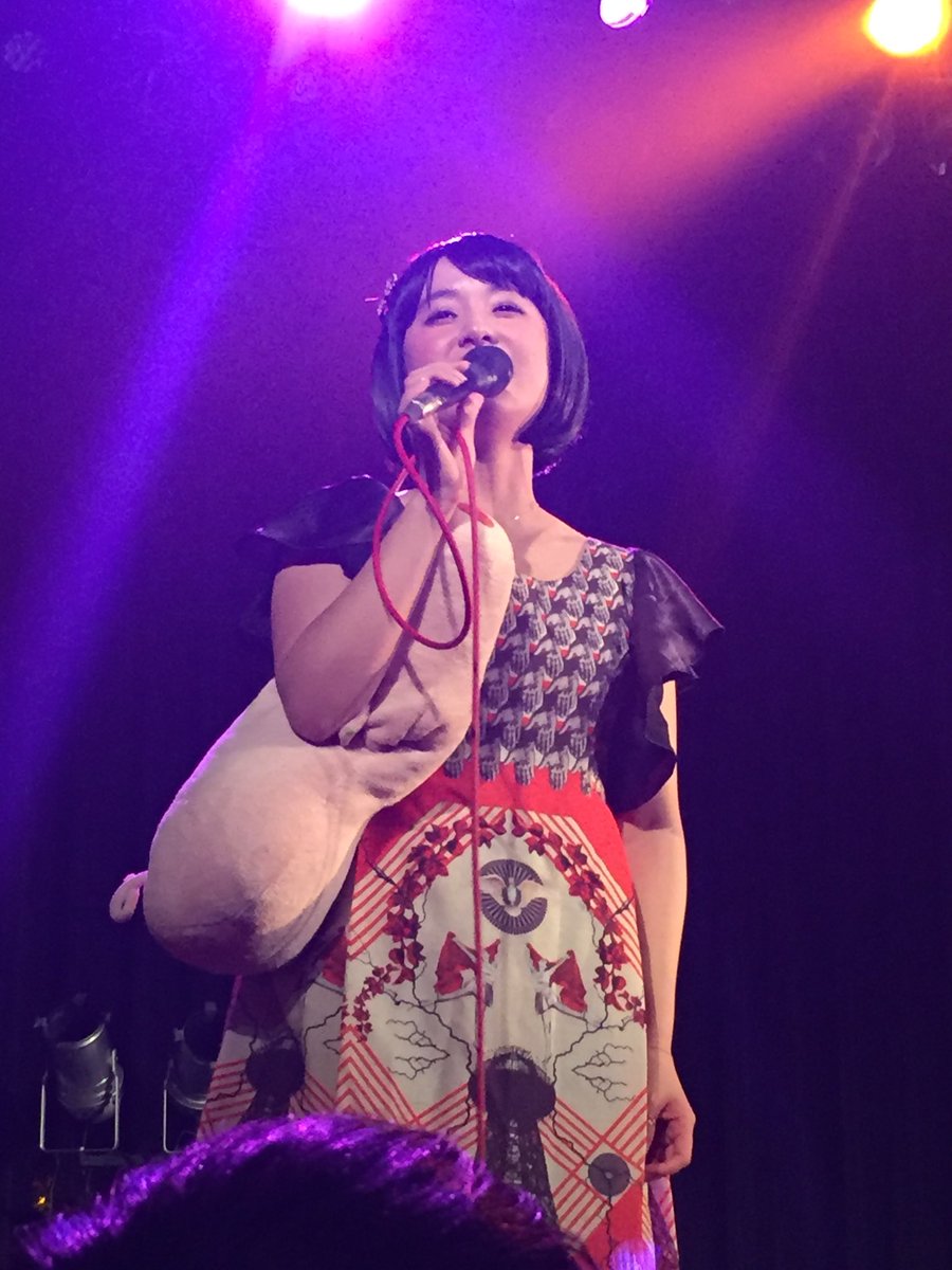 rock3cat's tweet photo. 初キツネツキ最高でした！！
立ち位置把握してなかったから卓郎さんがめちゃくちゃ前でカッコ良すぎた😂💕
滝さんバイオリンも弾くし真緒ちゃんと笑顔で弾いてるのが尊かった😭🙏✨
初チャラン・ポ・ランタンも面白くて可愛くて写真撮らせてくれて楽しかった！☺️ https://t.co/652BBuZOLg