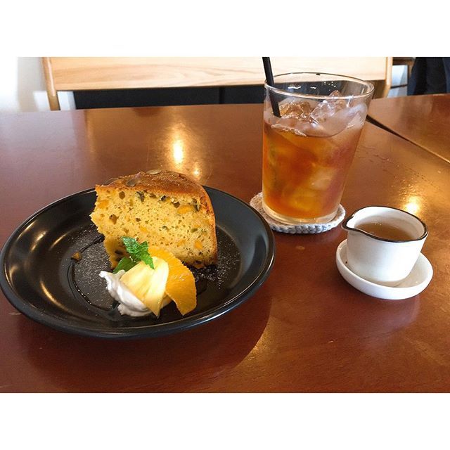 なかディーの食べログ Soin Cafe 長野県 上田 かぼちゃとラムレーズンのケーキ 小ぶりな見た目に反して満腹になれる ケーキ 店員さんは旅人の私にも優しく接してくださって感動 また行ける日があるといいな Soincafe ソワンカフェ 上田市カフェ