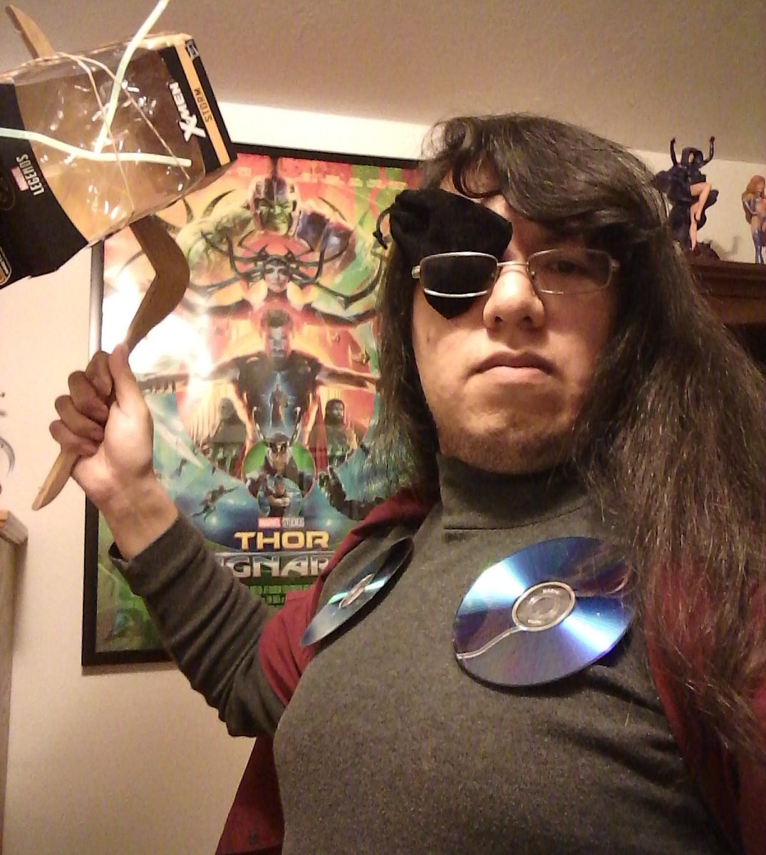 NaughtySeraph's tweet photo. You want me to bring the hammer down?!
#sideshowspooktacular2018 #sideshowcobbledcosplay #Thor https://t.co/4wGPQvLfaH