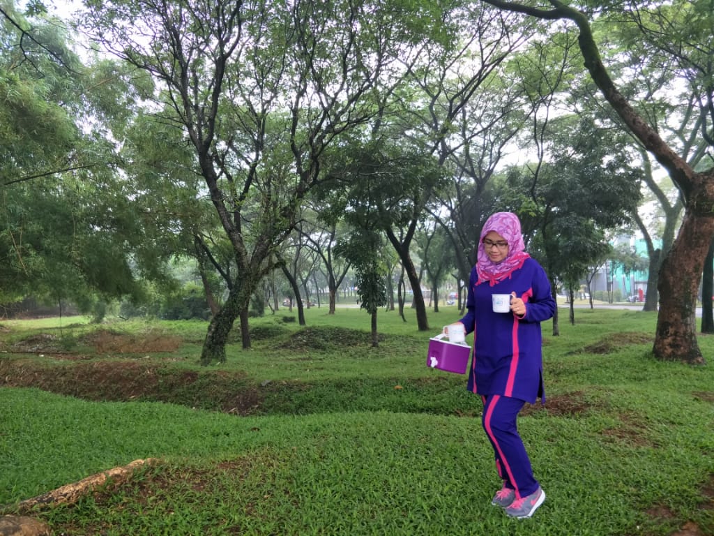 sehabis olahraga tak lupa saya mengkonsumsi air &amp; tak lupa pula membawa nya menggunakan produk <a href="/tupperwareID/">Tupperware Indonesia</a> Click to go beverage dispenser yg #pasbuatgayaloe  dan di lrngkapi 2 mug nya #matchinginaja #paketupperware yuk ikutan <a href="/ratna_winingsih/">Ratna Winingsih</a> <a href="/NoviannisAnnis/">Noviannis Annis</a> <a href="/ridhazahara/">ridhazahara</a>