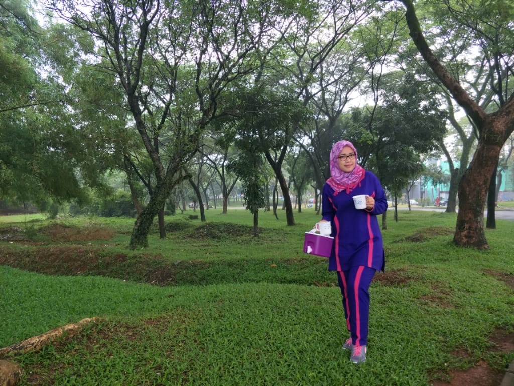 sehabis olahraga tak lupa saya mengkonsumsi air &amp; tak lupa pula membawa nya menggunakan produk <a href="/tupperwareID/">Tupperware Indonesia</a> Click to go beverage dispenser yg #pasbuatgayaloe  dan di lrngkapi 2 mug nya #matchinginaja #paketupperware yuk ikutan <a href="/ratna_winingsih/">Ratna Winingsih</a> <a href="/NoviannisAnnis/">Noviannis Annis</a> <a href="/ridhazahara/">ridhazahara</a>