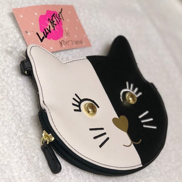 QuantumThrifter's tweet photo. So good I had to share! Check out all the items I'm loving on @Poshmarkapp from @Polkadots2plaid #poshmark #fashion #style #shopmycloset #betseyjohnson #coach #everly: https://t.co/sZSqRT791x https://t.co/I2mNHZeY8x