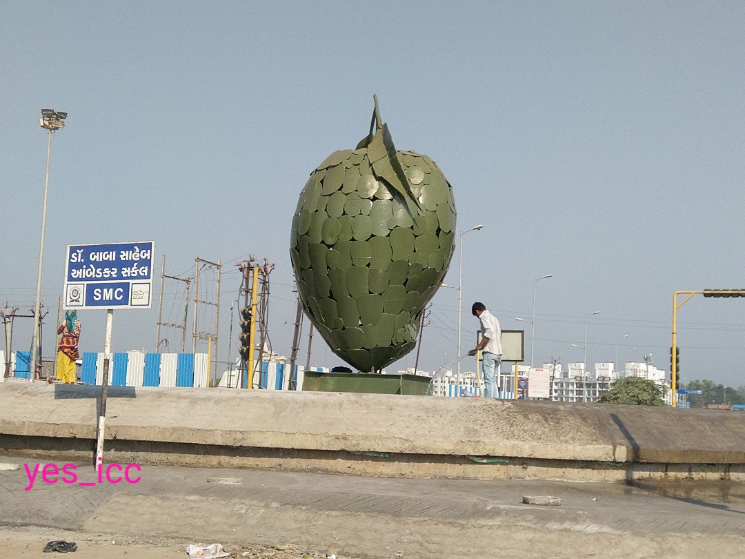DevelopedSurat's tweet photo. #New_Traffic_Island @ #Amroli , #Shree_Ram_Chokdi , #Sayan_Road #EWS_awas #Kosad
( c ) #DharmeshModi Clicked by #FenilThakkar #KatargamZone #Surat @DrJagdishSurat @mukeshpatelmla @DarshanaJardosh @anilgopllanibjp ji https://t.co/tc1DzwWjQN