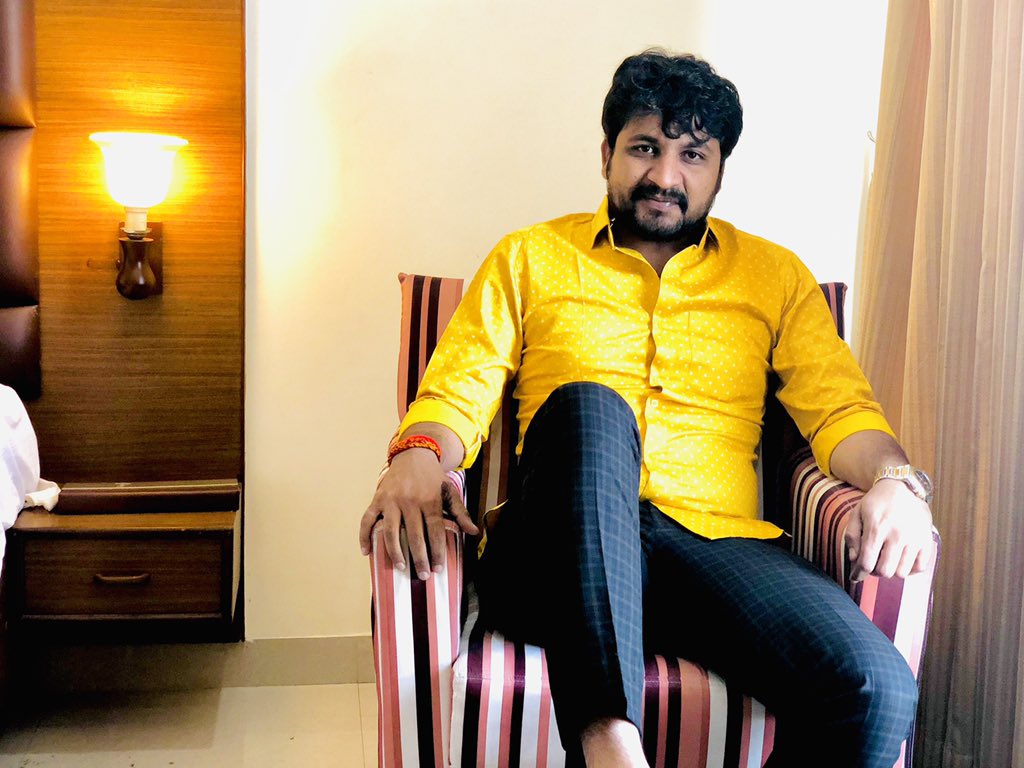 thedineshdesai's tweet image. तूफ़ान ज्यादा हो तो कश्तियां डूब जाती है....
और अहम ज्यादा हो तो हस्तिया भी डूब जाती है.... @meetdineshdesai #JayVisatMeldiMaa #VisatMeldi #DineshDesai #BJPGujarat #BJYM #ModiFor2019 #MannKiBaat #SardarPatel